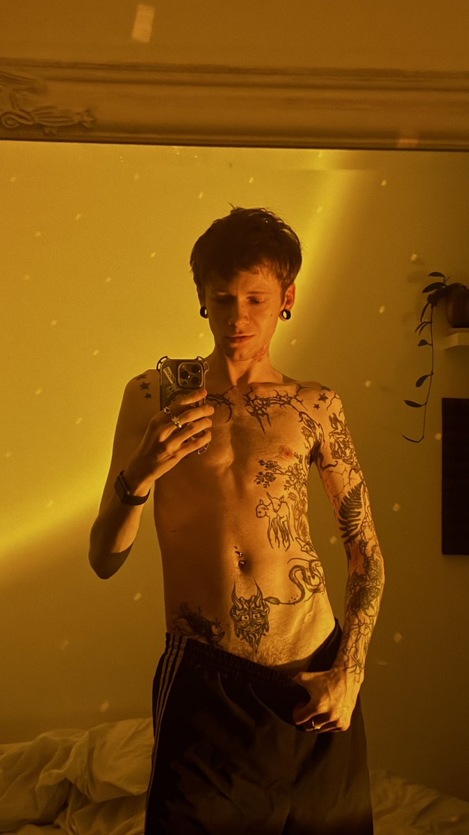 Ми🐳а tweet media