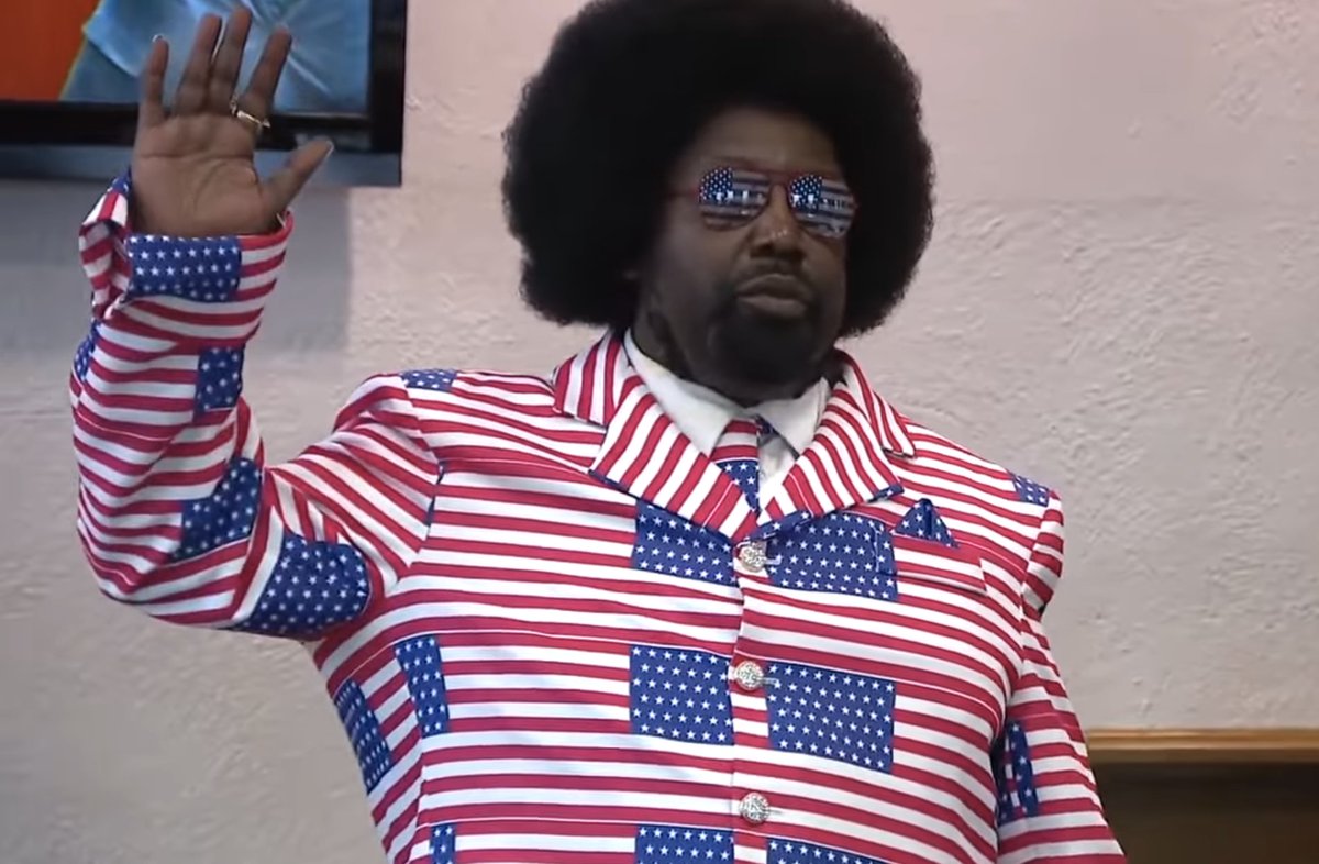 TheExpertOnX's tweet photo. I did a double take. @BakerBroken wore this to #FNLDollywood 2.0 last year. I thought this was him for a second. SO glad it's not because those pants did not fit friendly... https://t.co/TtdegSEp79