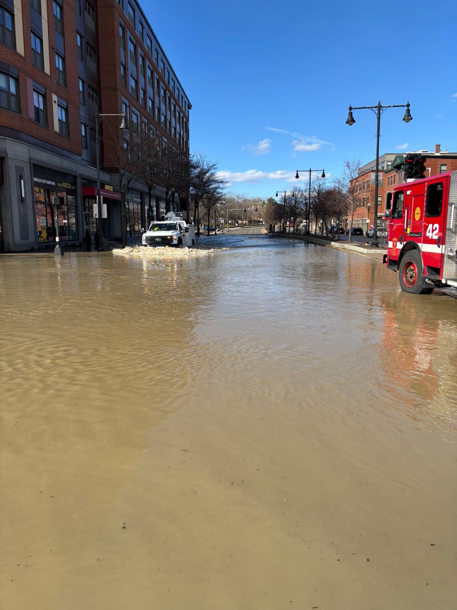 Boston Fire Dept. tweet media