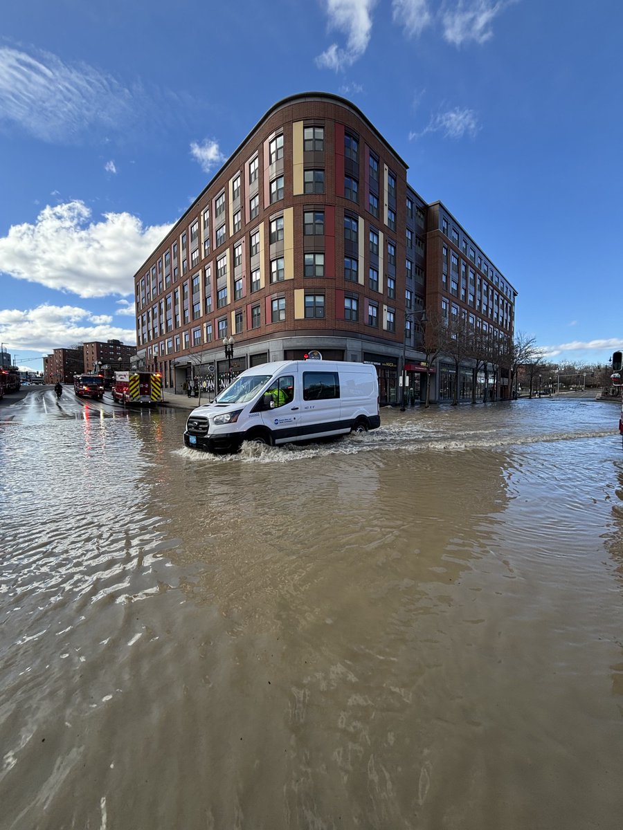 Boston Fire Dept. tweet media