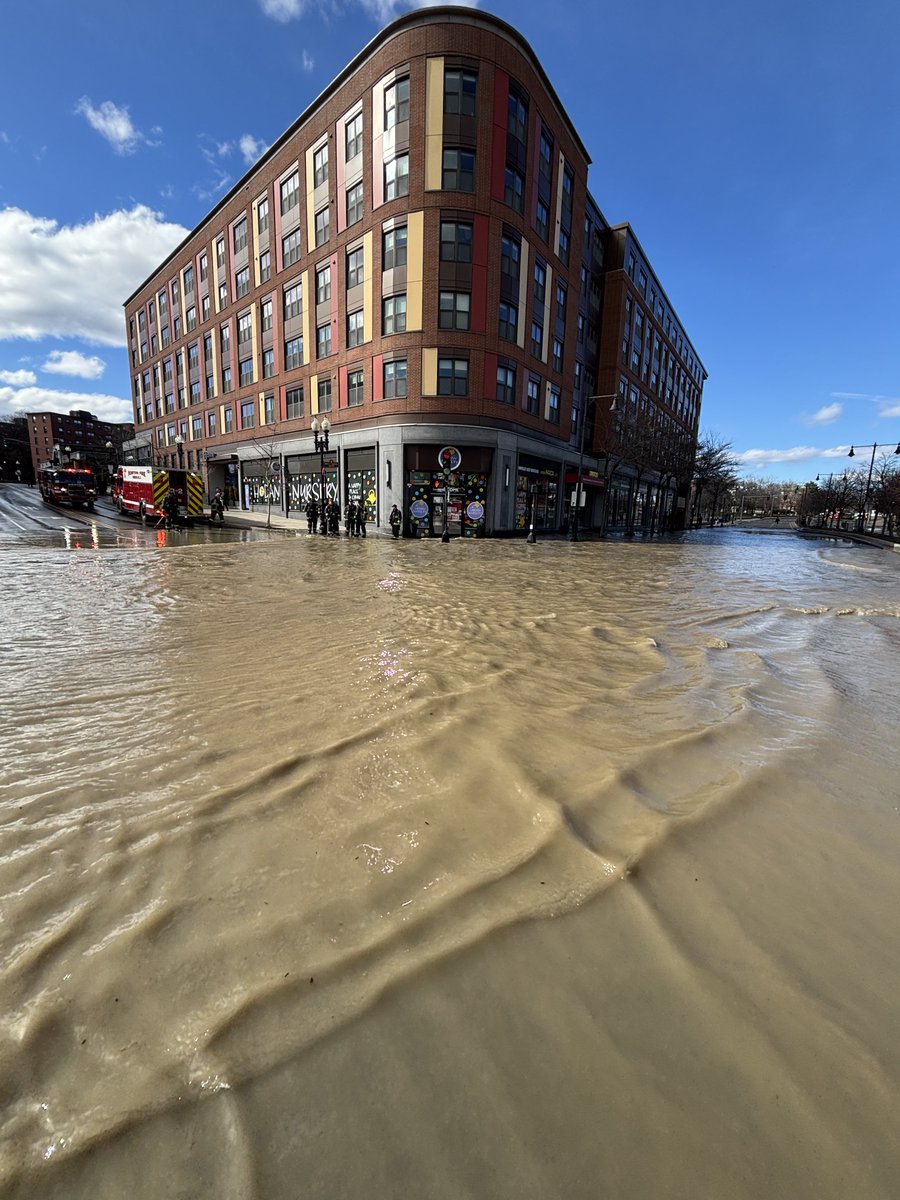 Boston Fire Dept. tweet media