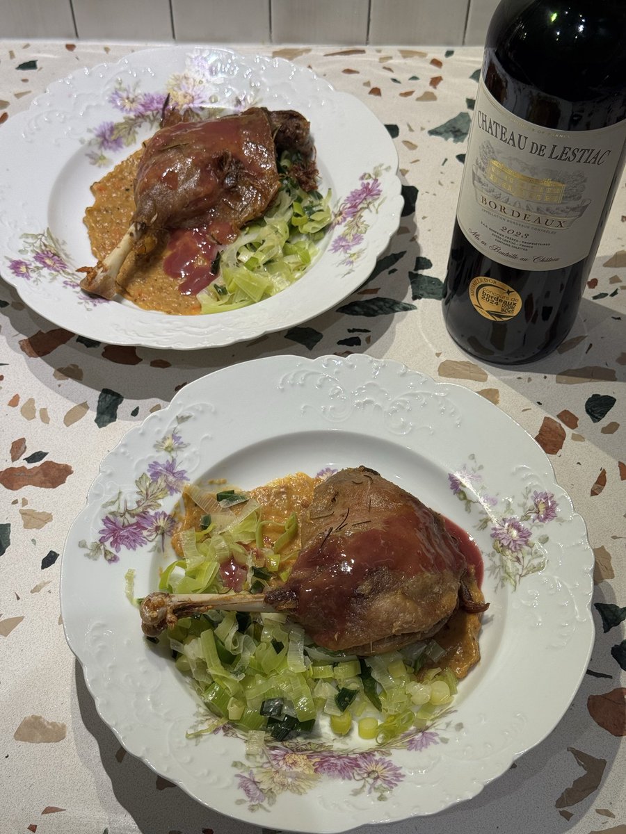 khanita 🦉 tweet media