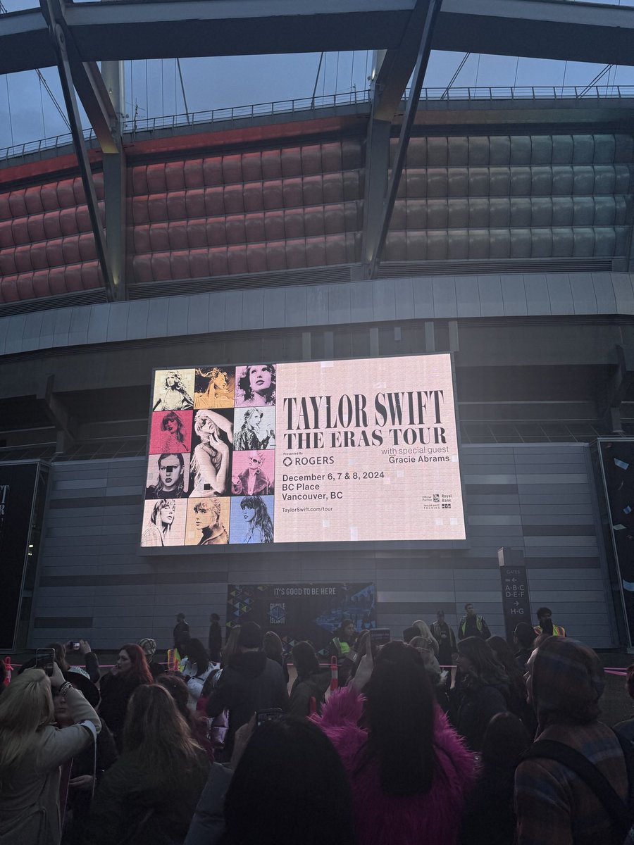 belovedghostnme's tweet photo. @taylornation13 @taylorswift13 I remember it all too well ❤️‍🩹🥺 #TSTheErasTour https://t.co/9ftFeznZXz