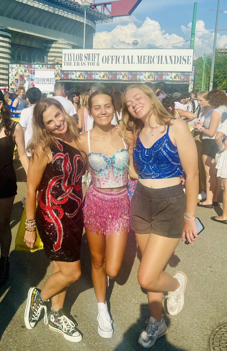 SHackbarth's tweet photo. @taylornation13 @taylorswift13 Best days of our lives. ❤️ https://t.co/JvHQ3TwRPo