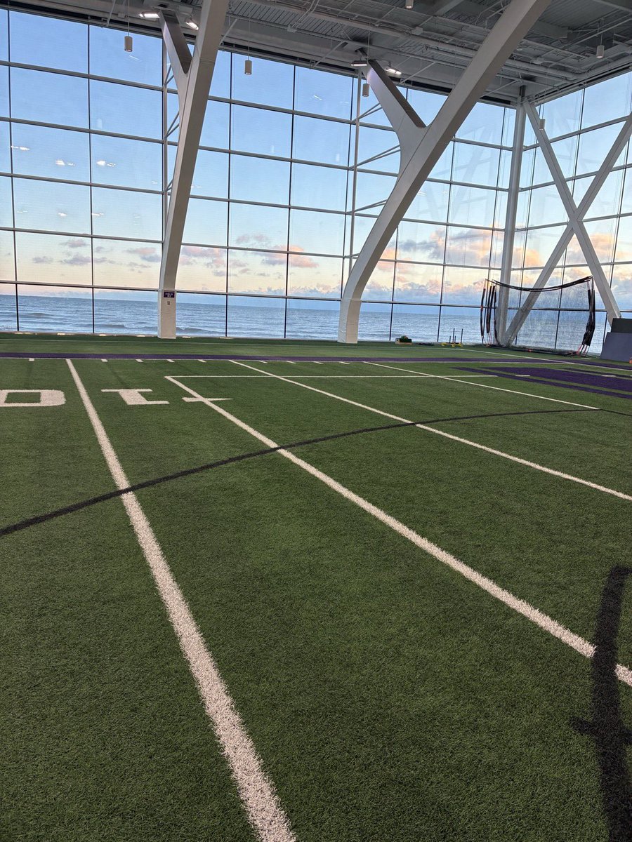 Bussin' With The Boys tweet media