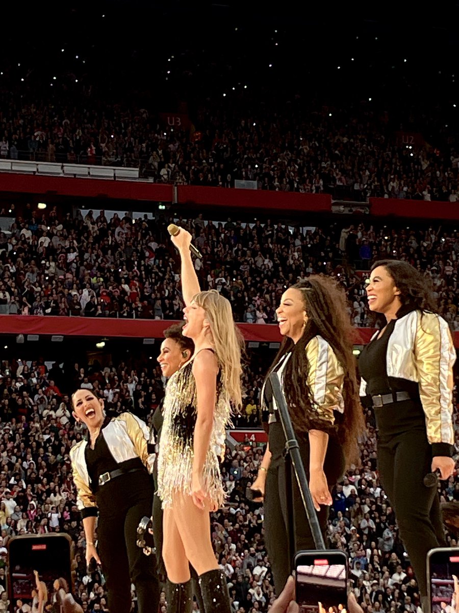 Leigh ❤️‍🔥 tweet media