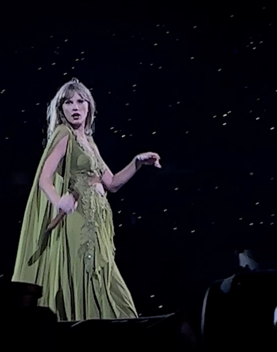 starlitsinger's tweet photo. @taylornation13 @taylorswift13 I had the time of my life!!!!! ✨ 🫶🏻🥰 #TSTheErasTour 💚💛💜❤️🩵🖤🩷🩶🤎💙🤍🧡 https://t.co/4ys5xwvtX7