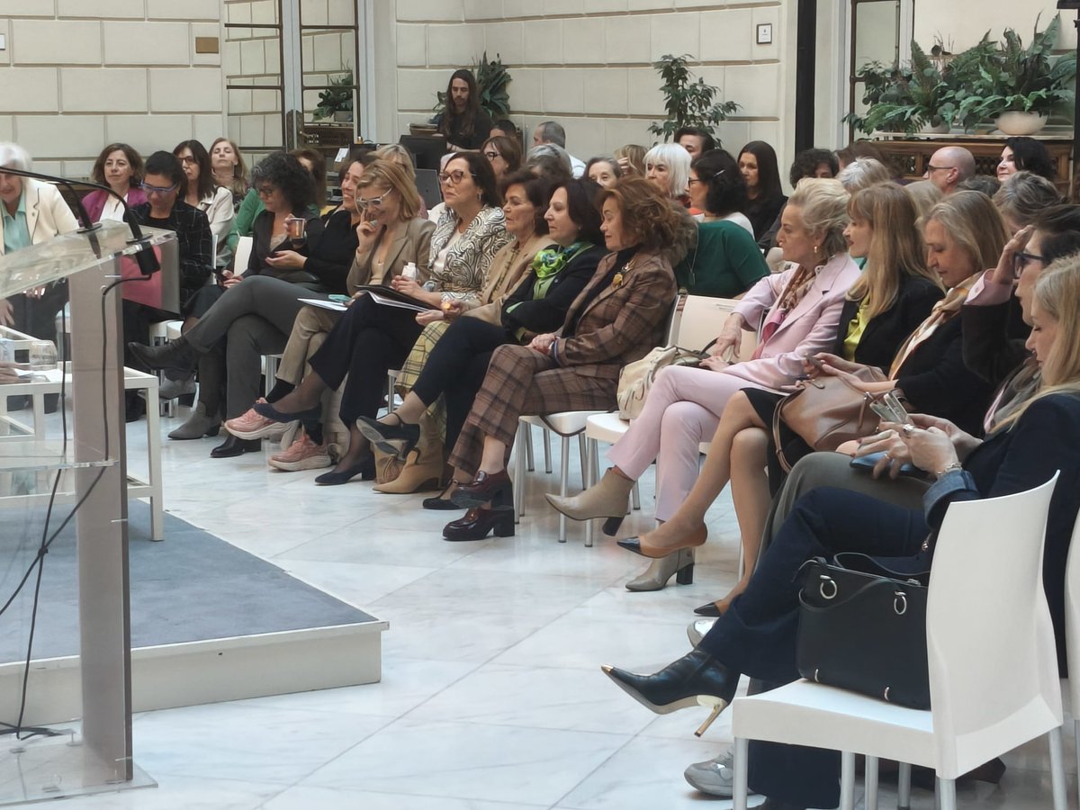 Centro de Estudios Políticos y Constitucionales tweet media