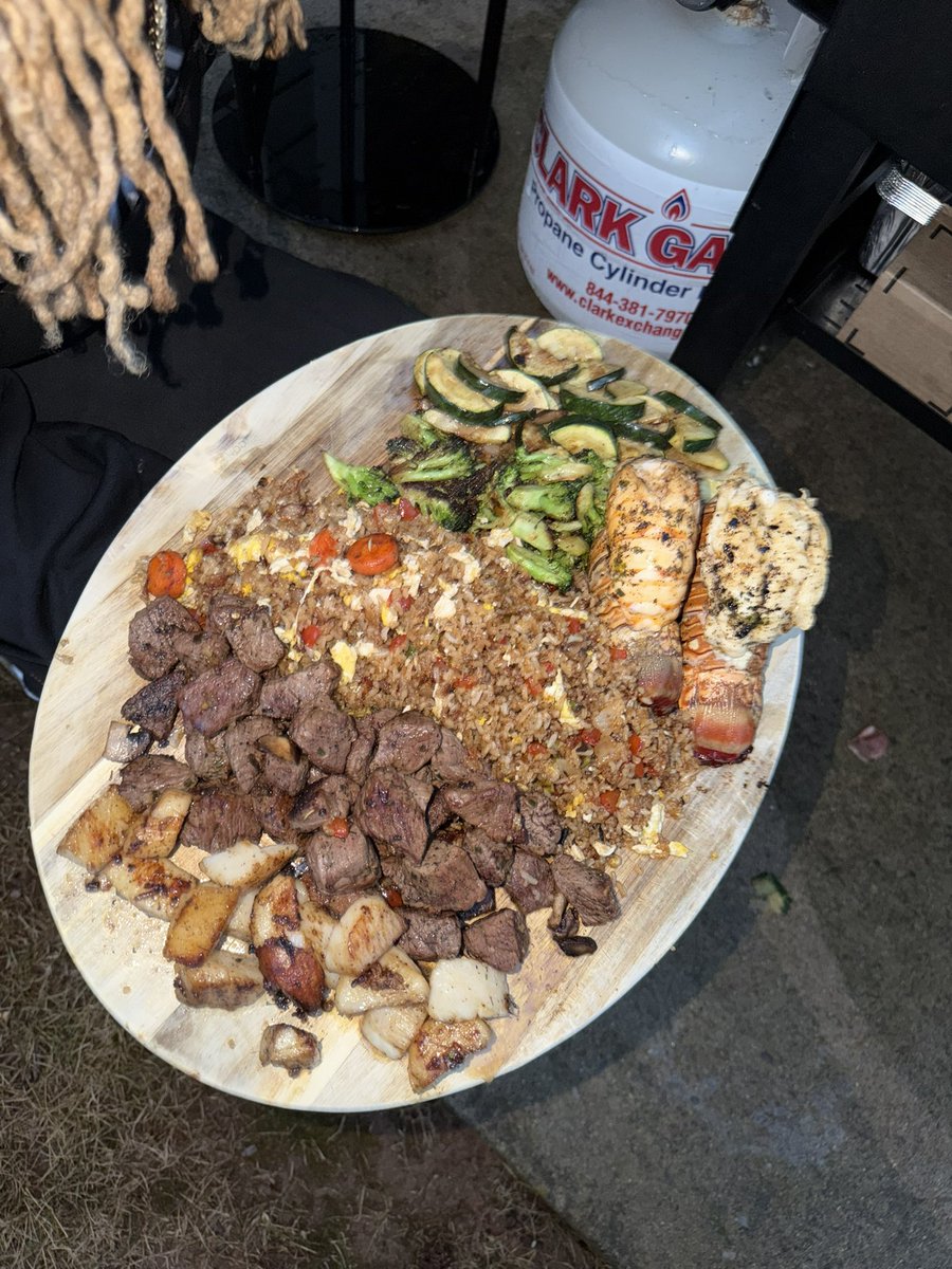 Rollitupk's tweet photo. We Got Benihana’s At The House 😂💯 https://t.co/44cIzygLCy