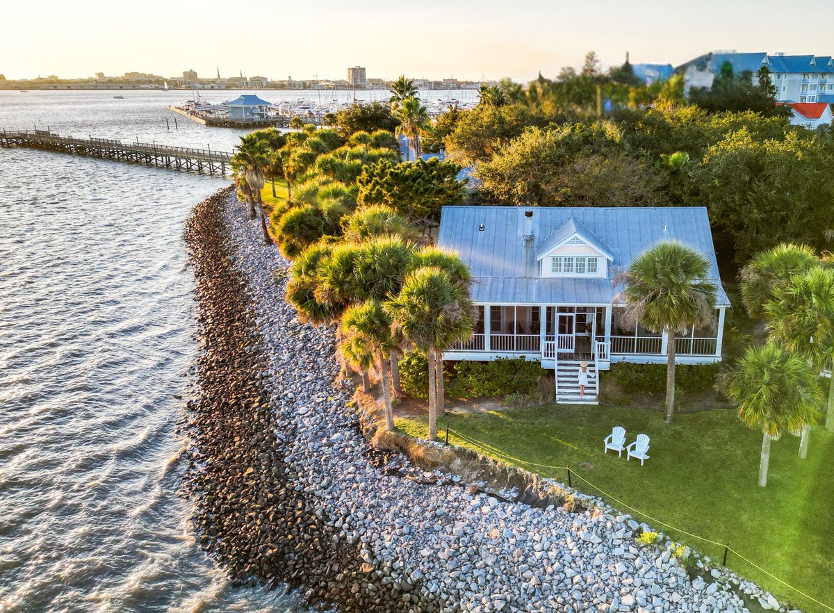 Explore Charleston tweet media