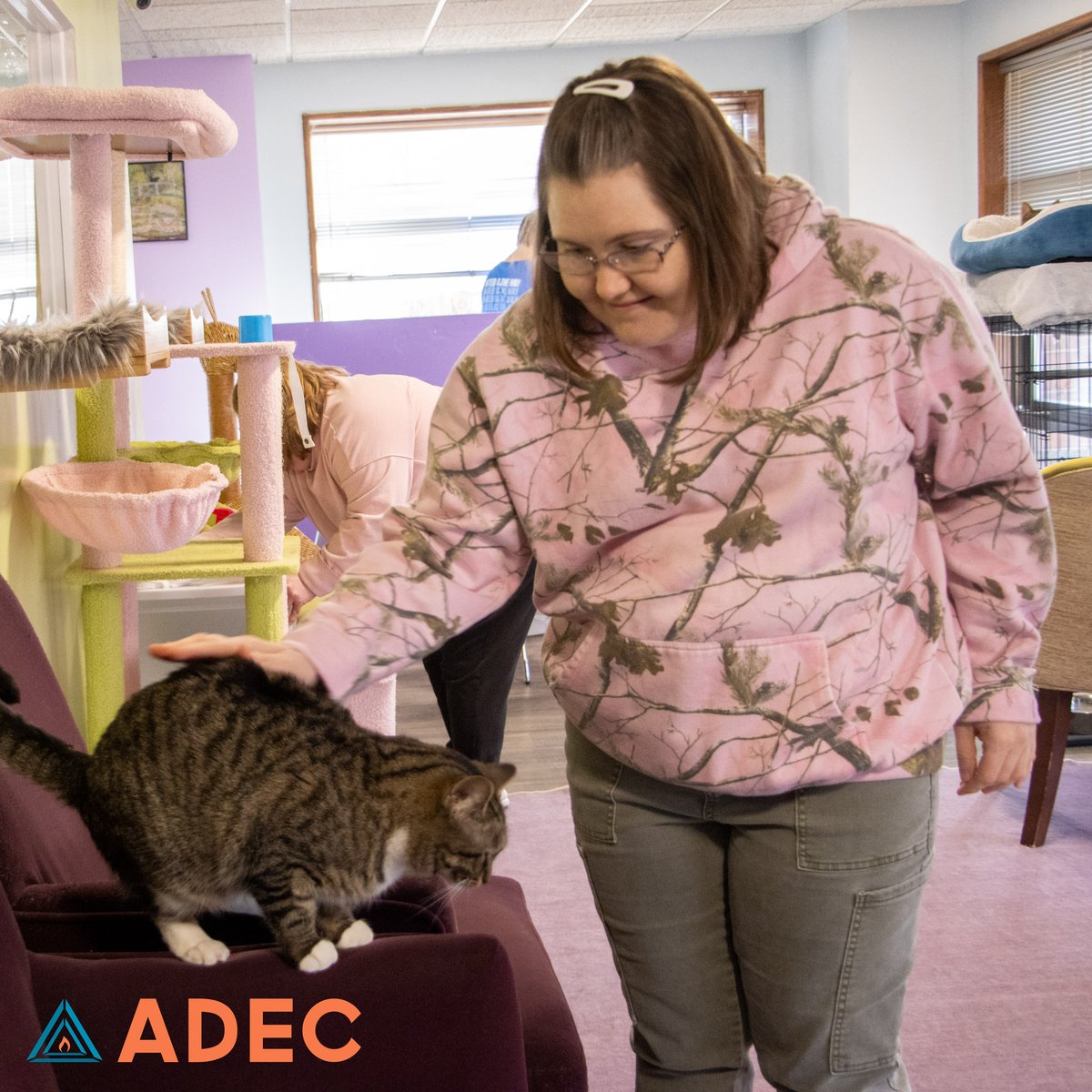 ADEC1952's tweet image. Last Thursday, the Elkhart Day program was able to volunteer at the Cat Lady Cafe in South Bend! 🐈‍⬛ Individuals helped with basic cleaning and daily tasks while also spending quality time with the cats. 
#ADEC #Volunteer #VolunteerWork #InclusiveWork #SouthBendVolunteer