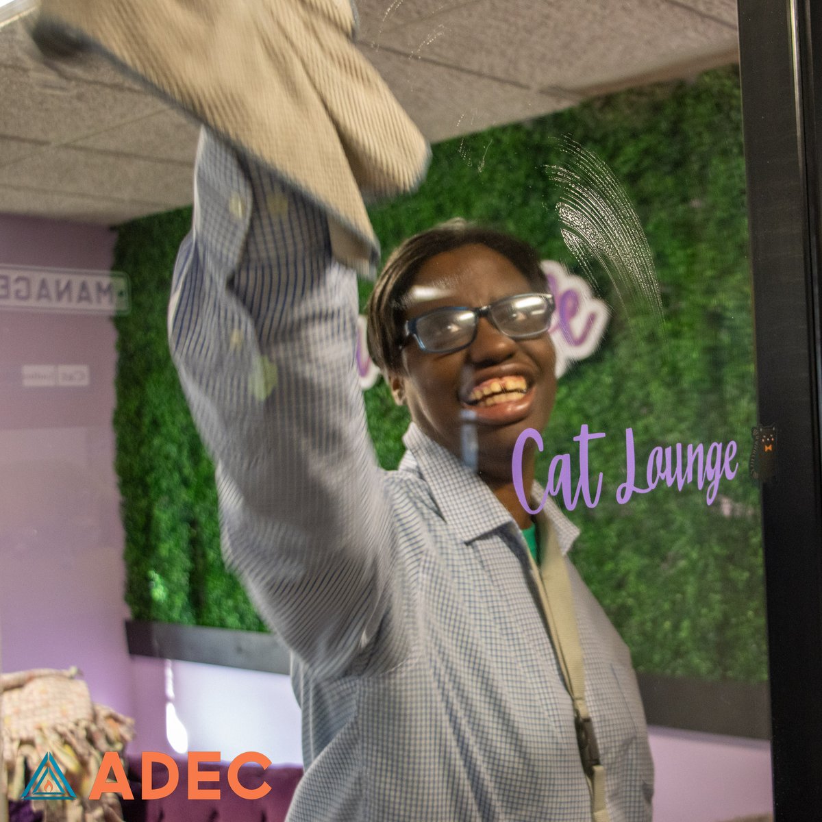 ADEC1952's tweet image. Last Thursday, the Elkhart Day program was able to volunteer at the Cat Lady Cafe in South Bend! 🐈‍⬛ Individuals helped with basic cleaning and daily tasks while also spending quality time with the cats. 
#ADEC #Volunteer #VolunteerWork #InclusiveWork #SouthBendVolunteer