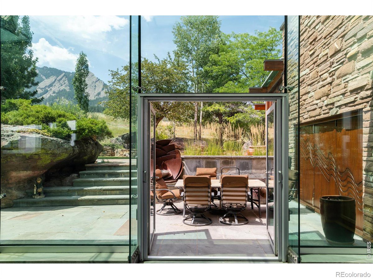 LuxuryRealEstate.com tweet media