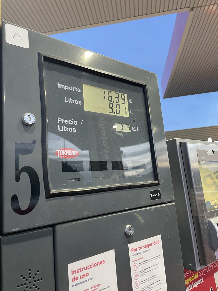 crigenes's tweet photo. Dos semanas de guerra. Una semana de diesel. https://t.co/LW5gdl6MCC