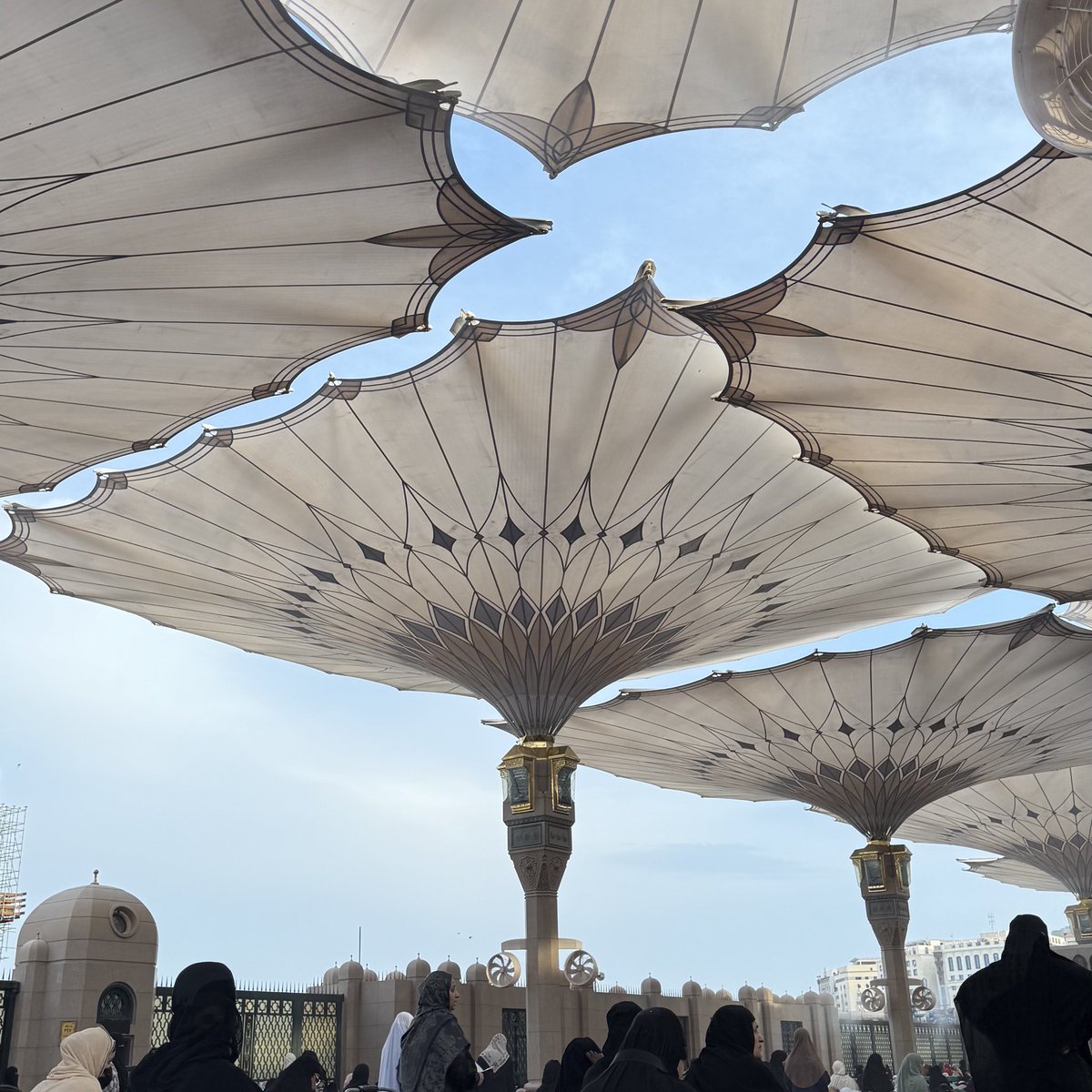 B 𖤐⃟ tweet media