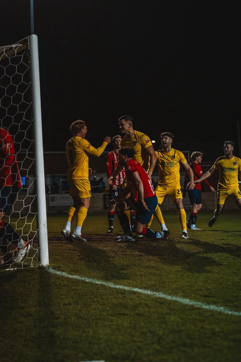 GOAL — HARBOROUGH TOWN 🐝

🔴 0 - 1 🟡

⏱️ 13’ | <a href="/EliotPutman/">Eliot Putman</a>’s free-kick finds <a href="/mcauley_rory/">Rory McAuley</a> at the back post, who nods it back across goal for <a href="/AlexMorris1994/">Alex Morris</a> to bundle over the line! 🧱

📸 | <a href="/R__BMedia/">RB Media</a>

#BROHAR | #UpTheBees | #Harborough
<a href="/hfmnews/">HFM News</a> | <a href="/HarbTownFC_ES/">Harborough Town F(C) ES</a> | <a href="/HarbMail/">Harborough Mail</a>