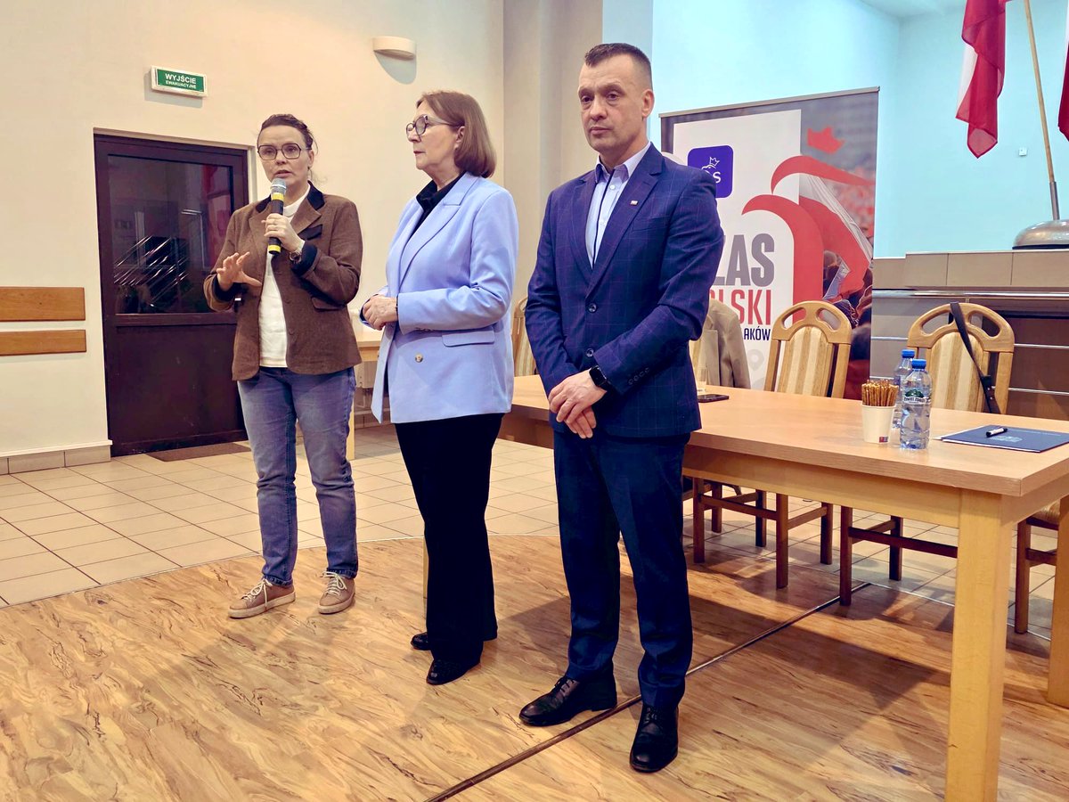 #Kamieńsk ❤️🇵🇱 dziękujemy za rozmowy i Waszą liczną obecność. Czas na głos Polaków! Takie spotkania, pełne energii, wiary i walki w zwycięstwo, budują program <a href="/pisorgpl/">Prawo i Sprawiedliwość</a> dla Polski. 
#PrzebudzeniePL #CzasPolski