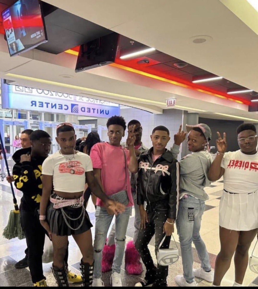 UnknownShiz tweet media