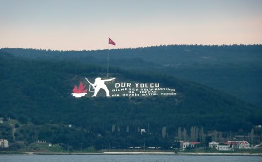 Çanakkale Zaferi’nin 111. yılında; başta Gazi Mustafa Kemal ATATÜRK olmak üzere, bize bu toprakları vatan kılan, tüm kahramanlarımızı, tüm Şehit ve Gazilerimizi, ve Çanakkale Gazisi büyükbabam Osman Çavuş’u, sonsuz bir Minnet, Saygı ve Rahmetle anıyorum…
Ruhları şad olsun 🙏🇹🇷