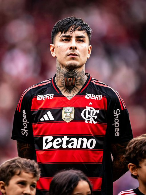 Apmax2011's tweet photo. Erick Pulgar on asking not to be called up for the Chilean national team:

🎙️"I have always loved representing Chile, but since I arrived at Flamengo, my national team has become another. Today, I don’t feel like wearing any shirt other than the sacred jersey" https://t.co/8D7K2sQBAf