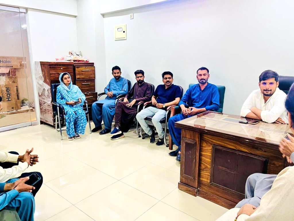 Social_Worker05's tweet image. Chaired by Divisional Head @FayzanAbro, a key digital media meeting of was held in Hyderabad.

Coordinators actively contributed ideas to strengthen strategy, boost outreach, and make the party’s digital voice more impactful than ever. 

#PPP #DigitalMedia #Hyderabad