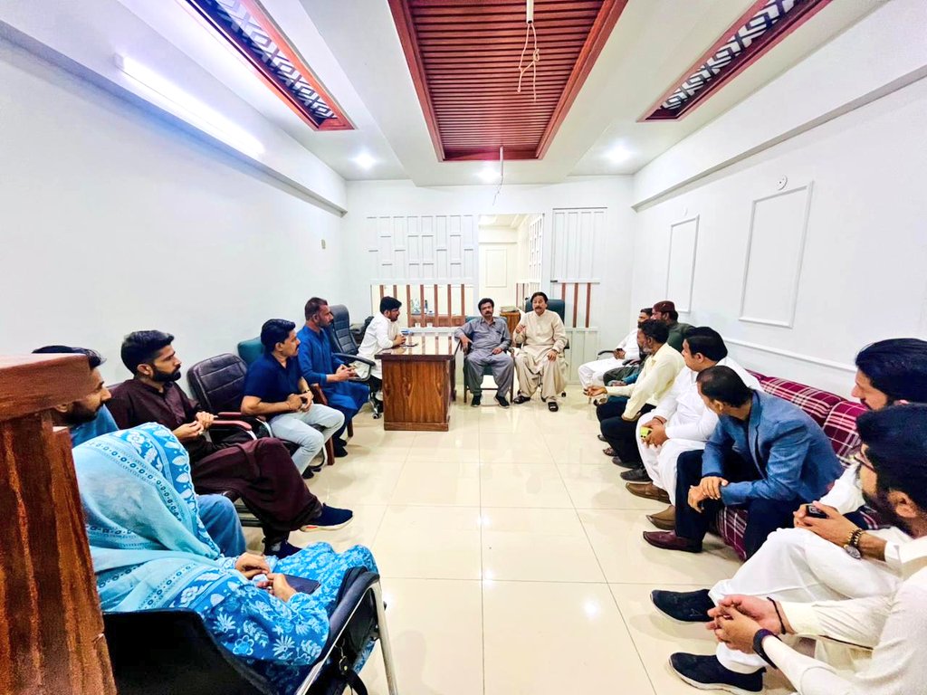 Social_Worker05's tweet image. Chaired by Divisional Head @FayzanAbro, a key digital media meeting of was held in Hyderabad.

Coordinators actively contributed ideas to strengthen strategy, boost outreach, and make the party’s digital voice more impactful than ever. 

#PPP #DigitalMedia #Hyderabad