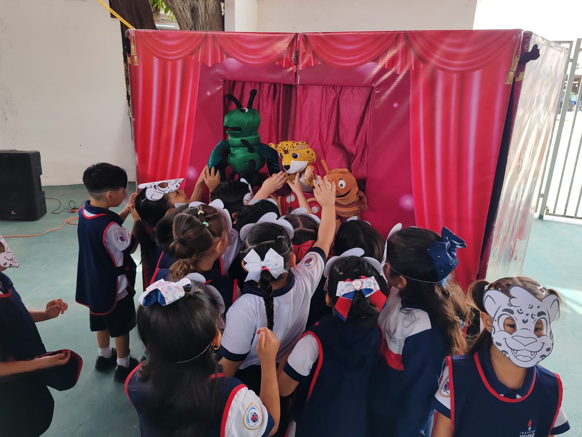 SECONTCampeche's tweet image. Hugo el Jaguar visitó el Instituto Mendoza Preescolar. 

Entre sonrisas y emoción, niñas y niños disfrutaron sus cuentos y aprendieron sobre respeto, honestidad y amistad.
¡Una jornada llena de alegría y aprendizaje! 

#GobiernoDeTodos #ContraloríaSocial