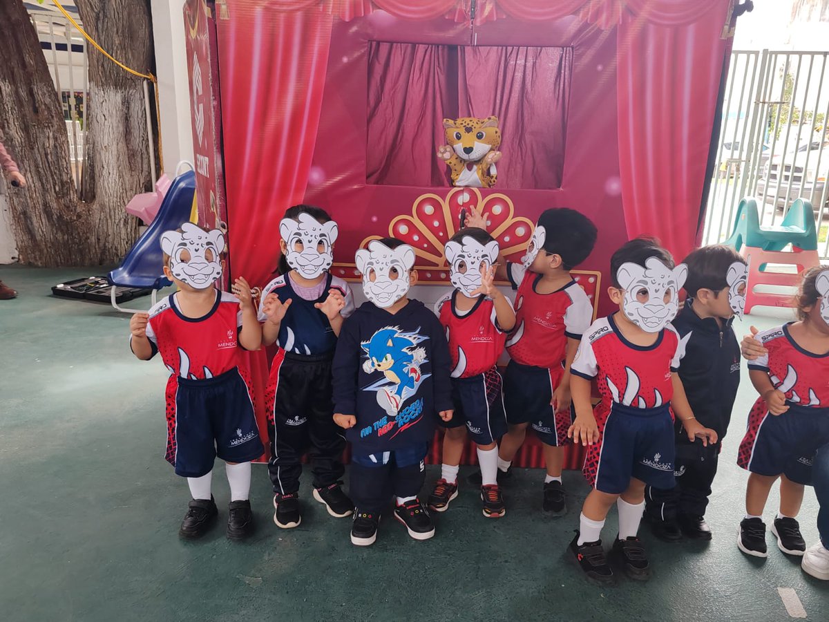 SECONTCampeche's tweet image. Hugo el Jaguar visitó el Instituto Mendoza Preescolar. 

Entre sonrisas y emoción, niñas y niños disfrutaron sus cuentos y aprendieron sobre respeto, honestidad y amistad.
¡Una jornada llena de alegría y aprendizaje! 

#GobiernoDeTodos #ContraloríaSocial