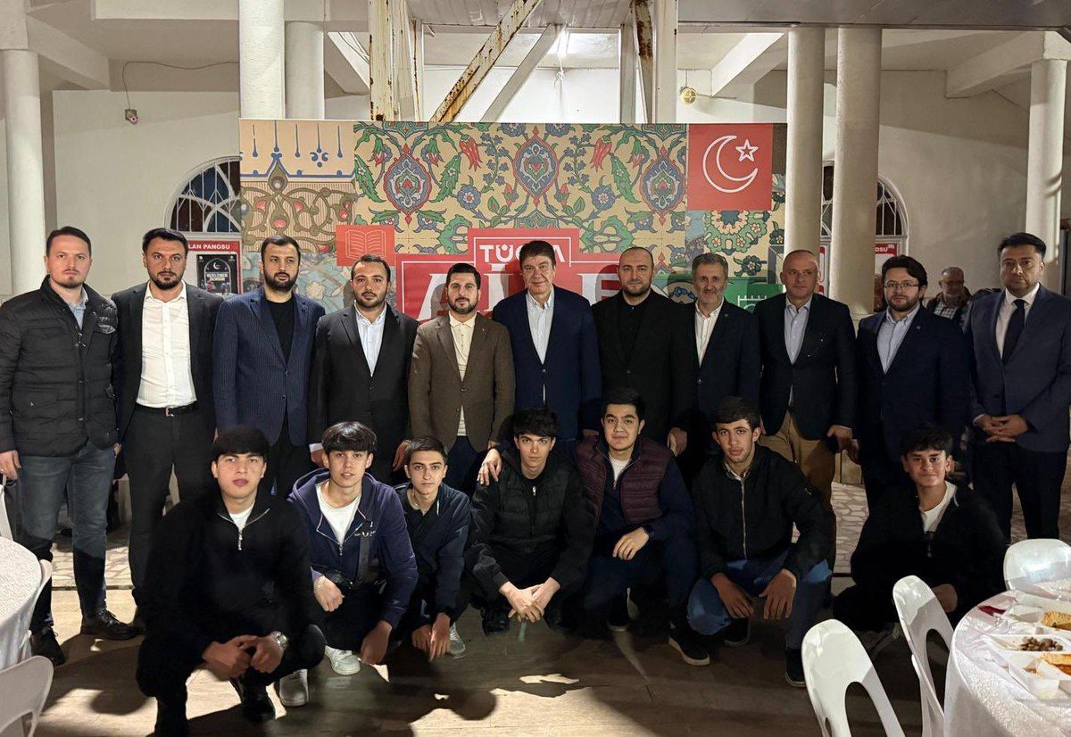 morhan61's tweet photo. 📍Antalya

Gönüller aynı sofrada buluştu. 🌙
Gençlerimiz ve kıymetli aileleriyle bereketli bir iftar sofrasında bir araya geldik.

Bu güzel sofraya katkı sunan, katılım sağlayan herkese gönülden teşekkür ediyoruz. 🤲✨ https://t.co/apKTohlghZ