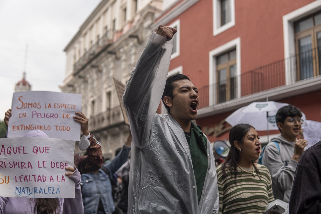 Un poco de la marcha de ayer 16 de marzo para decir #noalcablebús