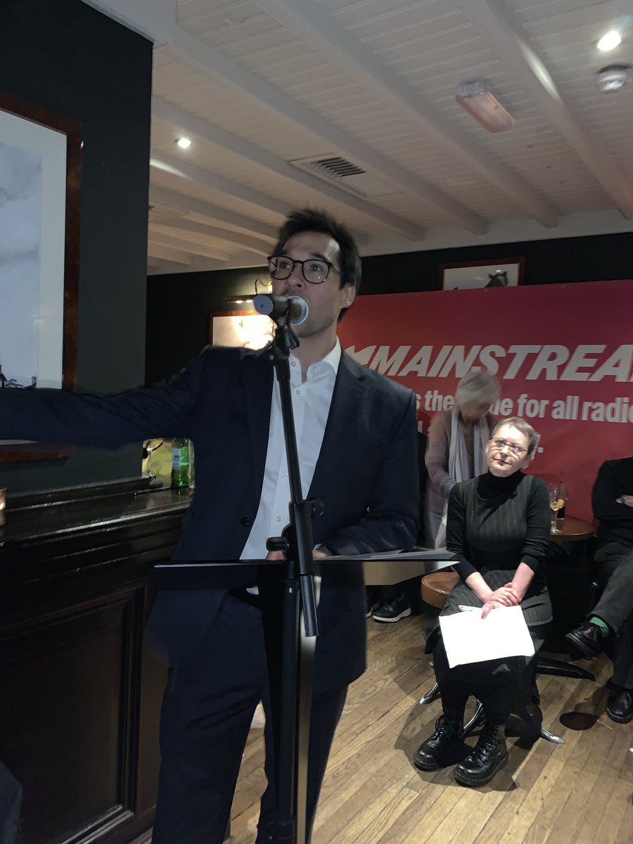 Mainstream tweet media