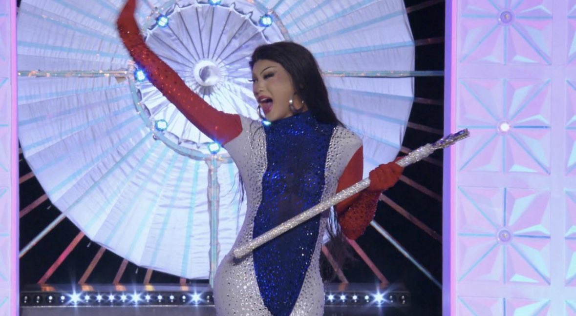 fr34kszn's tweet photo. i don’t know england… i only know GAWDLAND !!!! 🇹🇭

the colonizers have been CHOPPED!

 #DragRaceUK #DragRace https://t.co/lD7uY4Wk7Z