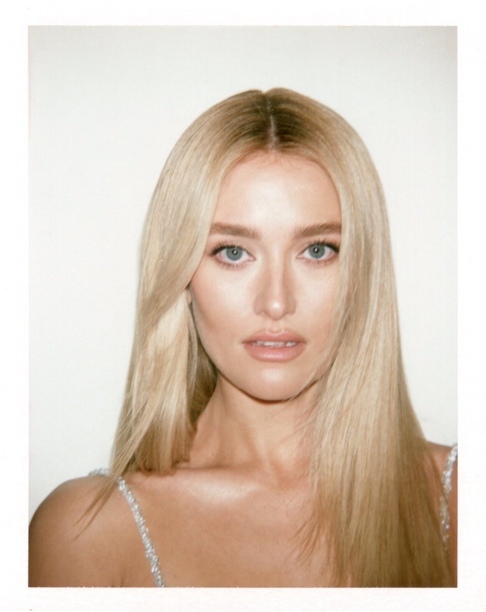 bestofspidgeon's tweet photo. her face card is so lethal https://t.co/ijhQMnKNZ7