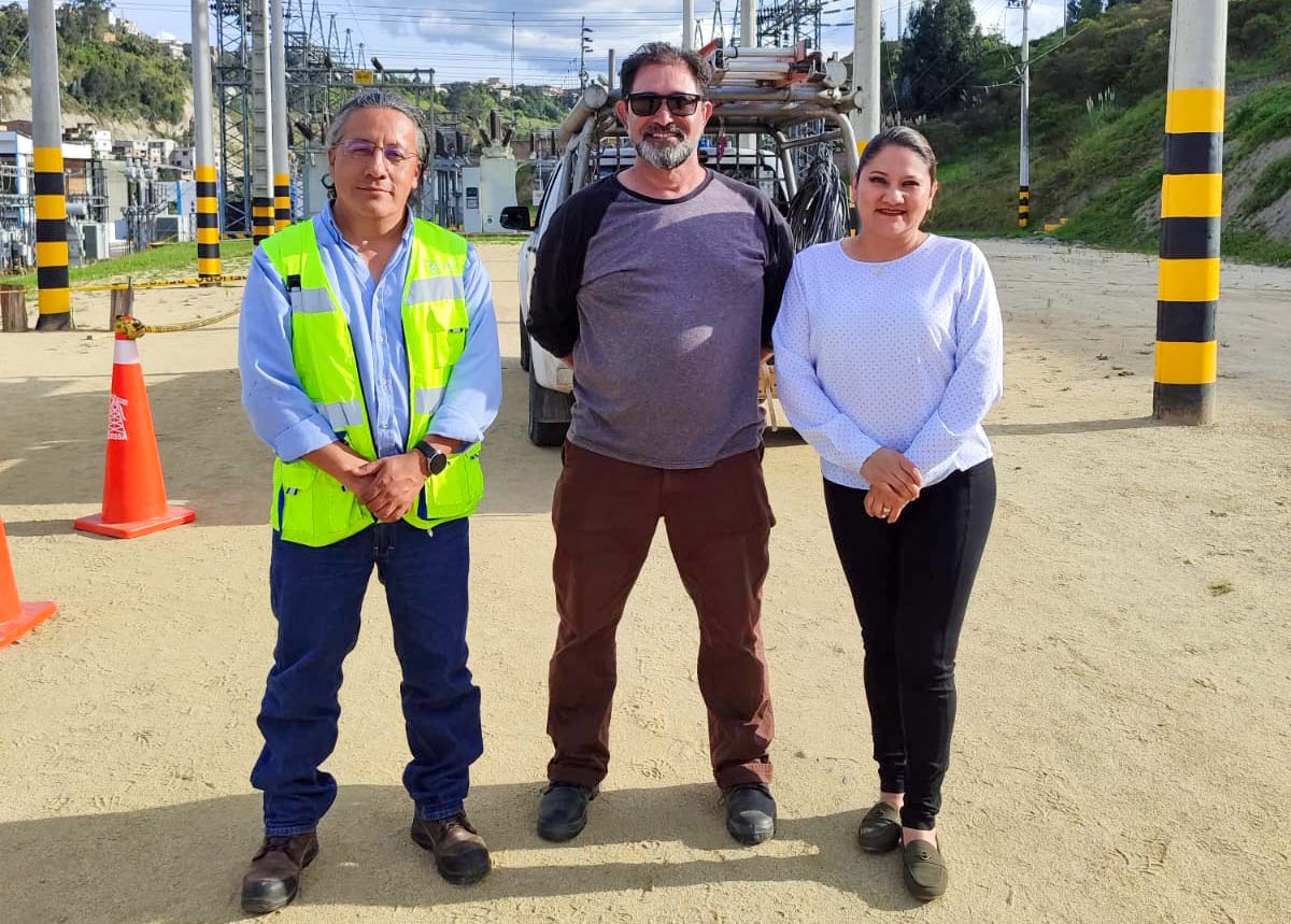 EcuacierEc's tweet photo. Concluimos 104h de capacitación técnica con @EERSSAoficial en la Sub. Obrapía.
🏗️🏆 Felicitamos a los campeones nacionales 2025 que nos representarán en el III Rodeo Internacional CIER en Costa Rica 🇨🇷 en abril.
#ECUACIER #EERSSA #Linieros #CostaRica2026 https://t.co/y9yxdCvhFu