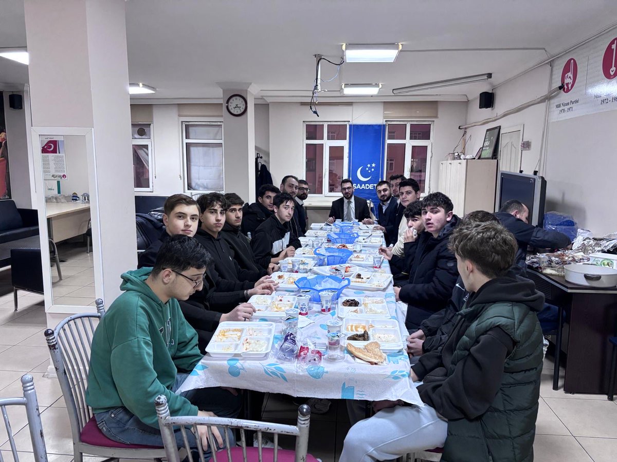 gencsaadetsb's tweet photo. Gençlik Kolları Genel Başkan Yardımcımız Muhammet Ali Demir’i, ilçe iftar programımızda ağırlamaktan büyük memnuniyet duyduk.

Birlik ve beraberliğimizi pekiştirdiğimiz bu güzel akşamda, kıymetli başkanımıza nazik katılımları için teşekkür ediyoruz. 🌙 https://t.co/PY0BEIlo4I