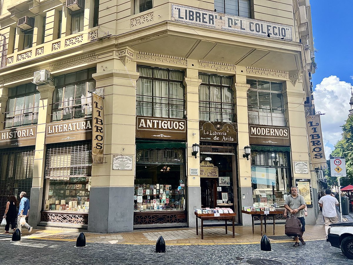 stevewright64's tweet image. Libreria de Avila Monserrat Buenos Aires. The city's oldest bookstore – there has been a bookshop on this historic corner site since 1785 – has a number of rare and antique texts as well as recent publications. #streetphotography #BuenosAires #bookstore @libreariadeavila #books