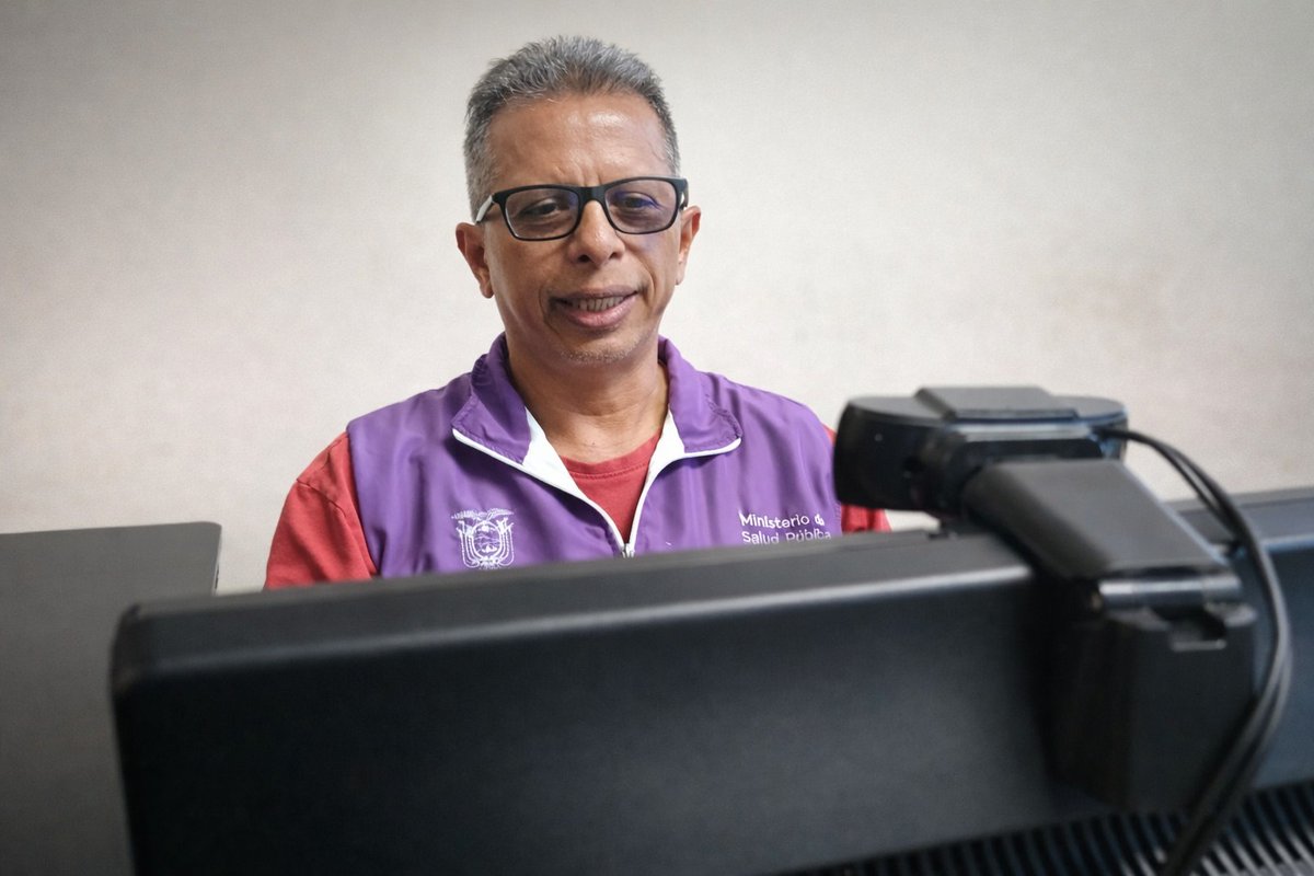 Salud_Guayas's tweet photo. #ElNuevoEcuador | Wilfrido Torres, responsable de Enfermedades Metaxénicas del #Distrito09D04 de @Salud_Ec, enfatizó que la prevención de enfermedades tropicales se basa en eliminar criaderos de mosquitos, informó para @periodicodeuna y #LaOriginalTV. https://t.co/oCuPzuYAIK