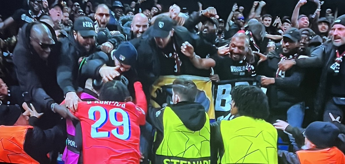 Jairo Vidoza - Manchester United 🔴 tweet media