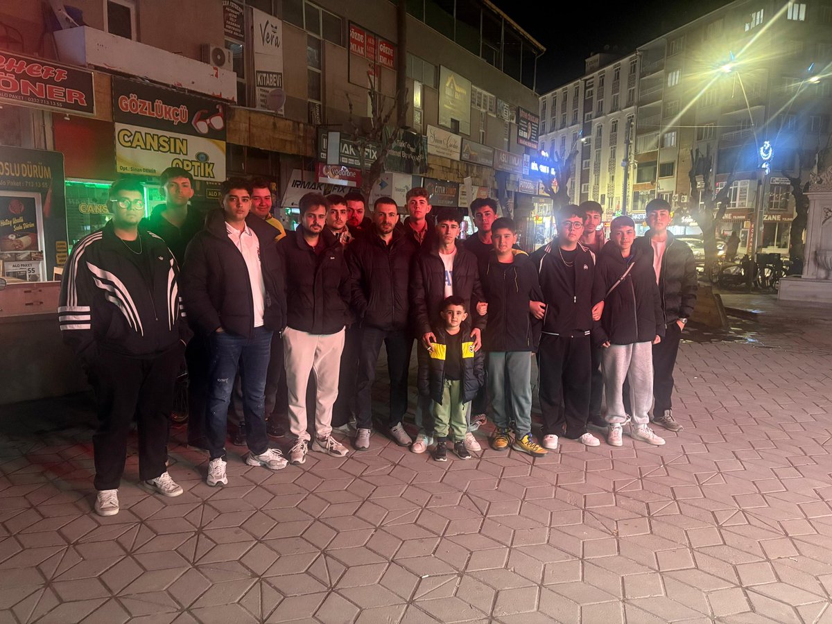 GfbEregli's tweet photo. Fenerbahçe'miz Gaziantep FK maçı hep birlikte izledik. 

#eregligfb https://t.co/5YeBRZdU6m