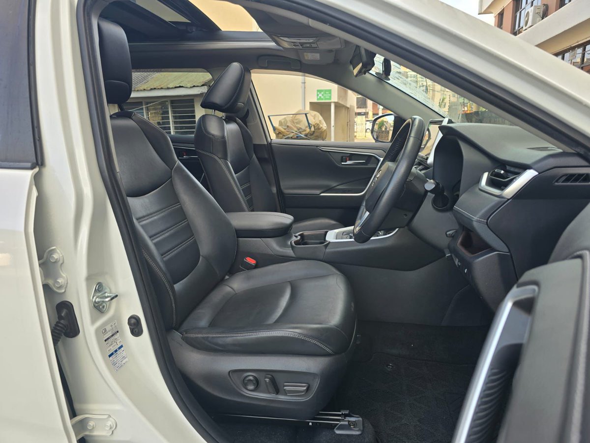 Unique Cars tweet media