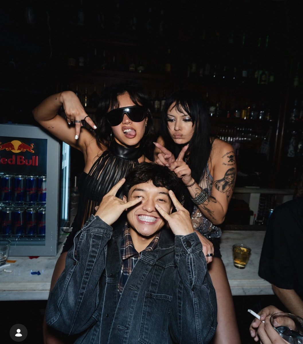 WeenUpdates tweet media