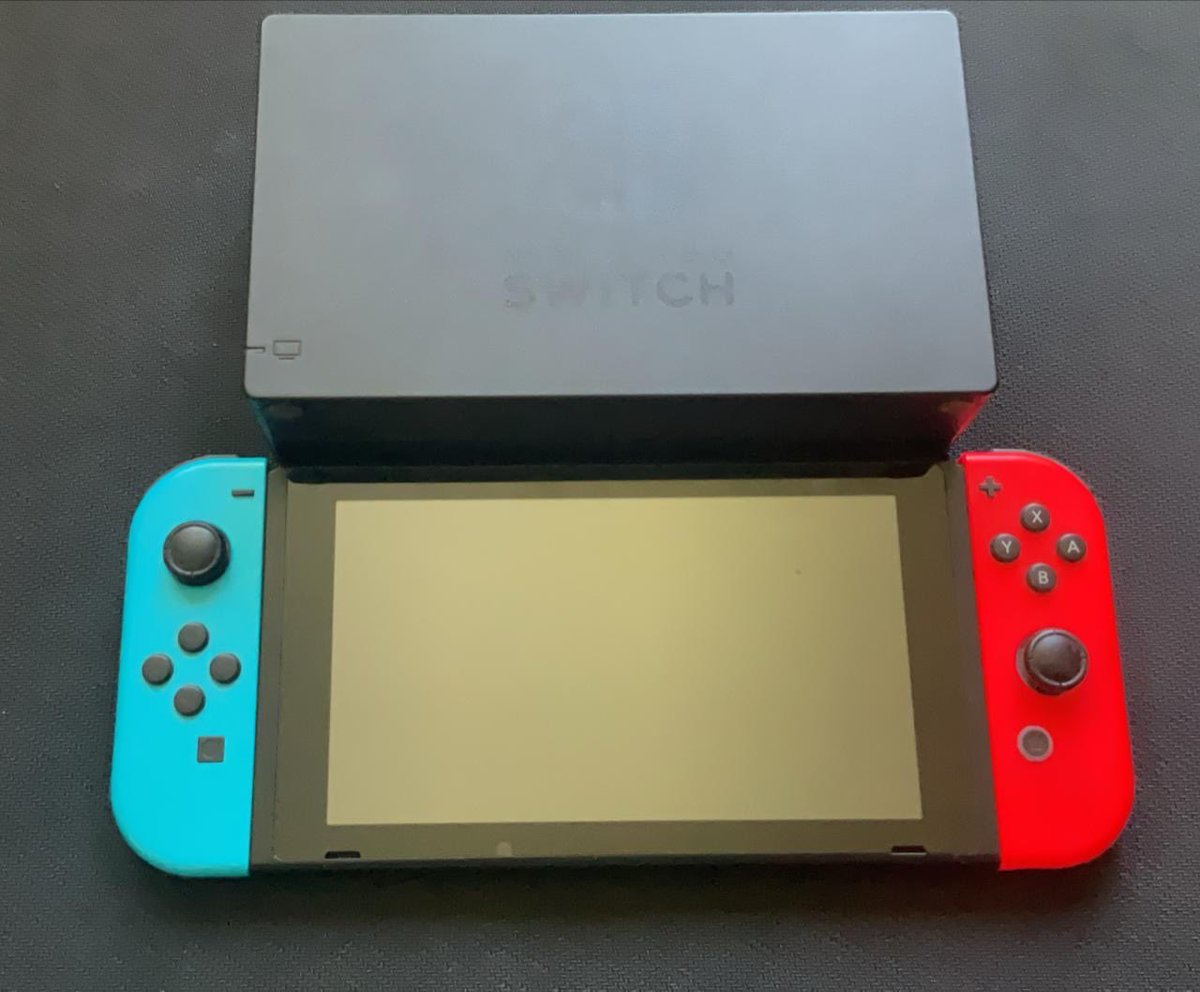 Rhoam_'s tweet photo. Vendo switch v1 no baneada, 180k conversables, incluye cargador aunque no está en la foto https://t.co/dGkuDZFjsc