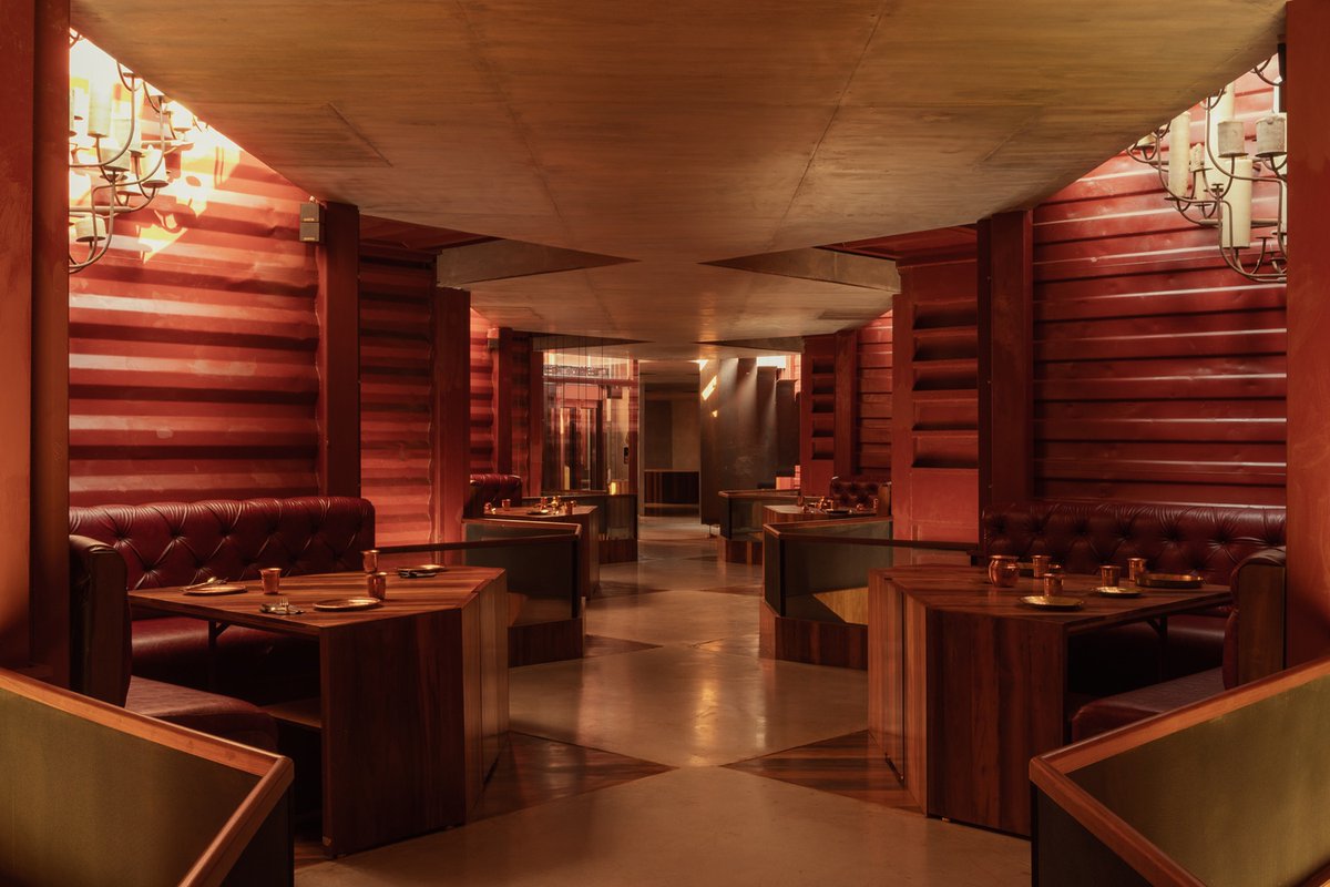 w_emerg's tweet image. In Tuticorin, a historic port city in India, Wallmakers, led by architects Vinu Daniel and Oshin Mariam Varughese, designed the Petti Restaurant on a narrow linear site. 
#Wallmakers #PettiRestaurant #SustainableArchitecture #AdaptiveReuse #LocalMaterials #IndiaArchitecture