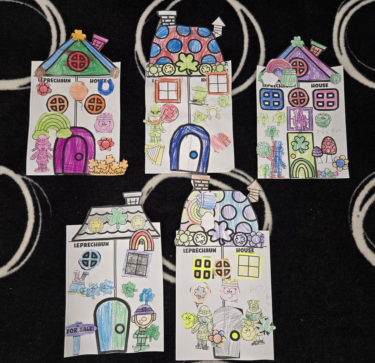 Katie (Mrs. B 🐝) tweet media