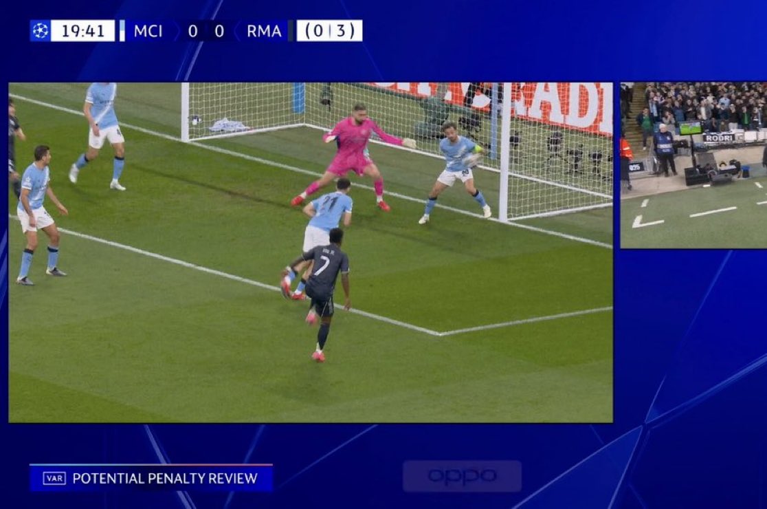 BlaugranaXtra_'s tweet photo. 🚨 𝗠𝗔𝗝𝗢𝗥 𝗕𝗥𝗘𝗔𝗞𝗜𝗡𝗚: PENALTY REAL MADRID + RED CARD BERNARDO SILVA!

ROBBERY!!! 🤦 https://t.co/UwITmOYkxz