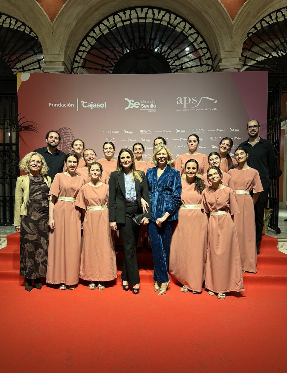 ETomares's tweet photo. Ayer tuvimos el honor de participar en una noche especial para el periodismo sevillano con motivo de la entrega de los #33PremiosAPS, organizada por la Asociación de la Prensa de Sevilla.

📸 @diariodesevilla y @aprensasevilla https://t.co/IMyO1USbVj