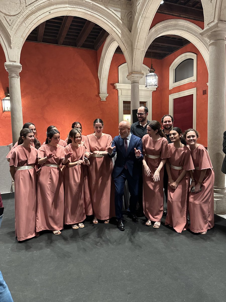 ETomares's tweet photo. Ayer tuvimos el honor de participar en una noche especial para el periodismo sevillano con motivo de la entrega de los #33PremiosAPS, organizada por la Asociación de la Prensa de Sevilla.

📸 @diariodesevilla y @aprensasevilla https://t.co/IMyO1USbVj