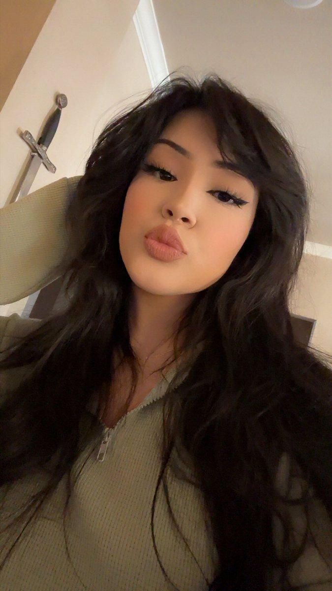 Streaming or whatever Twitch.tv/cherrylipbalmm