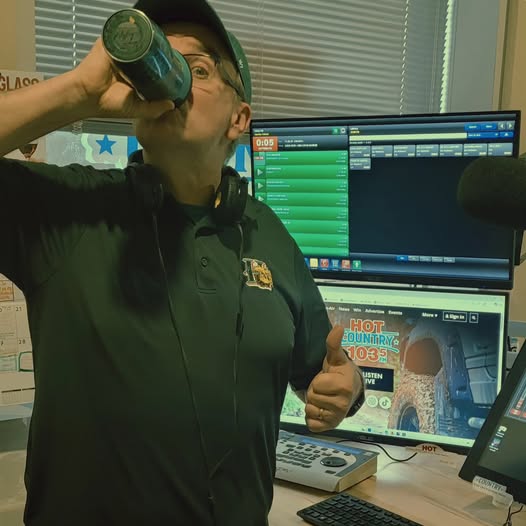 Country 103.5 tweet media