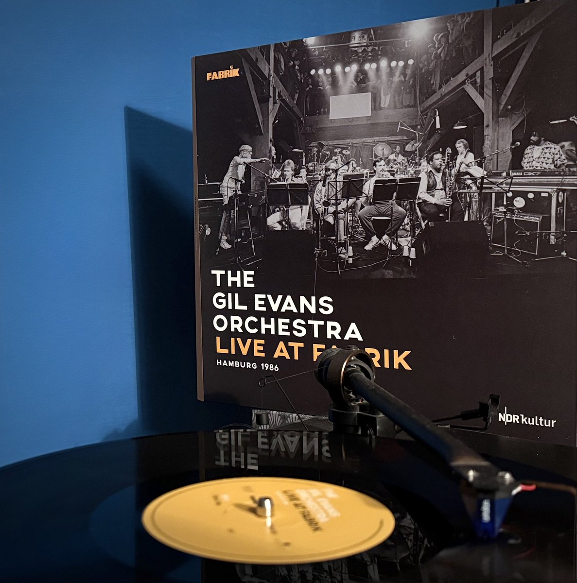TrJiri's tweet image. The Gil Evans Orchestra 
Live At Fabrik
Hamburg 1986
NDR Kultur
Personnel ⬇️
Now playing jazz on vinyl #bigband #Jimihendrix